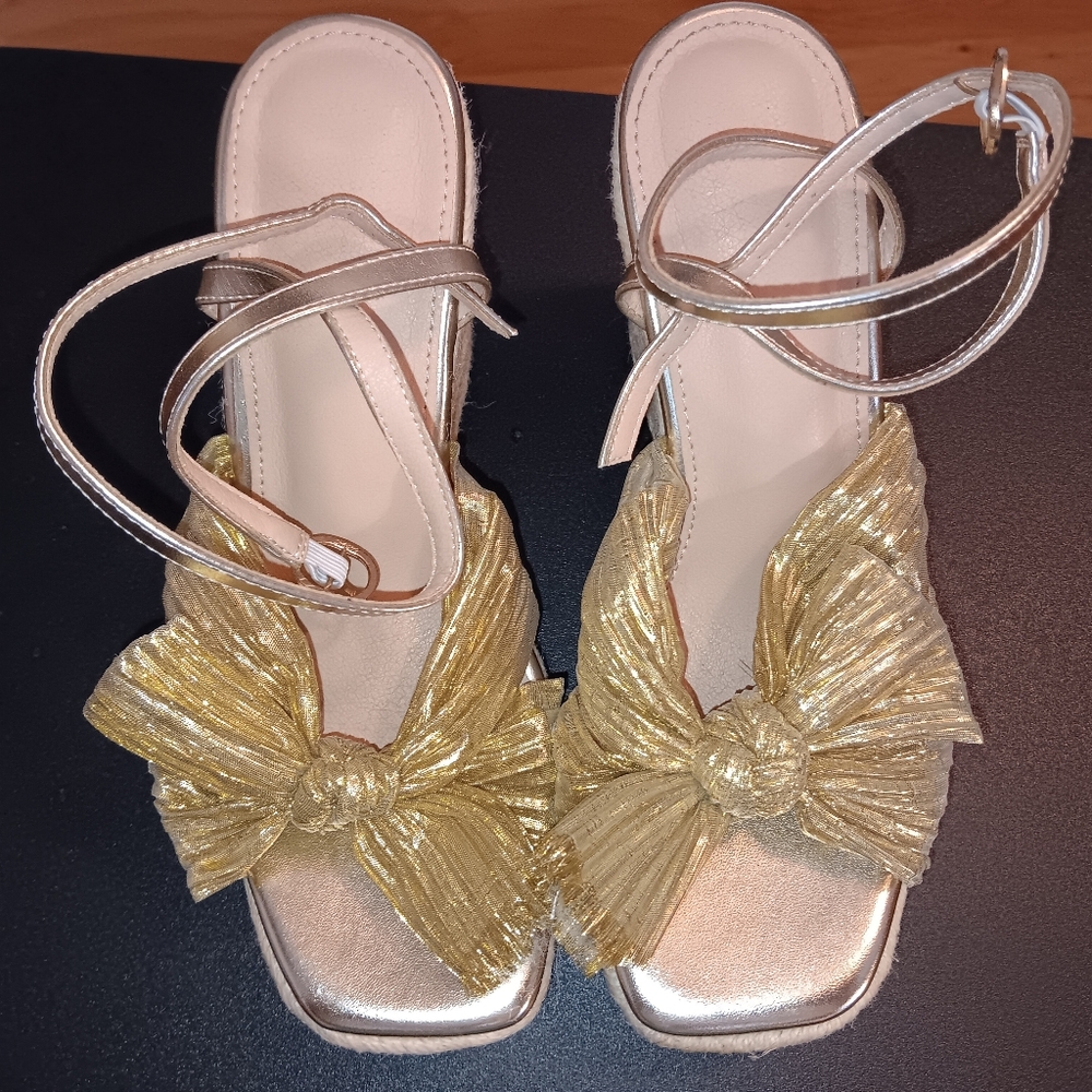 Gold Bow, Straps And Tan Wedges Size 7 New